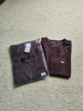 FIGS ISABELLA WIDE EXPRESSO SCRUB SET.